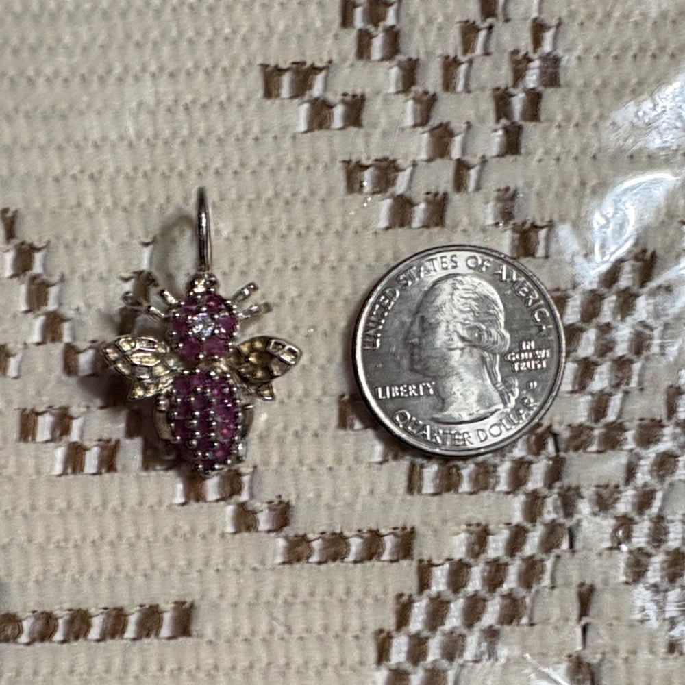 Plated gold/silver bee pendant. - Picture 5 of 5